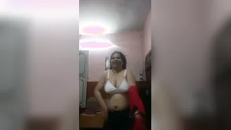 Mature Bhabji Recording Herself Naked For Secret Lover Video