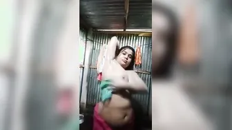 Curvy Desi Bhabhi Soaping Her Body Naked In The Bathroom