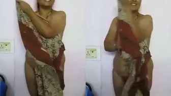 Mature Bhabhi Letting Her Devar Explore Her Body At Home