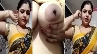 Desi Mom Exposing Her Body For The Camera Showing It All