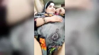 Desi Wife Flashing Her Pussy Naked In Backseat Of Car
