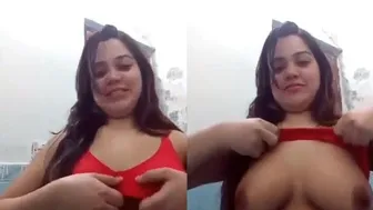 Curvy Desi Girl Exposing Her Massive Natural Boobs