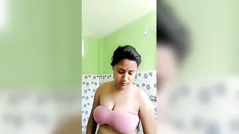 Young Girl Slowly Undressing Showing Off Her Body On Mms