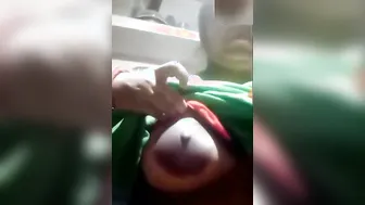 Mature Bhabhi Sending Nude Selfie To Her Secret BF