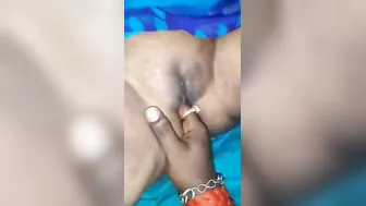 Plump Desi GF Fingering Herself In Leaked Bedroom Mms