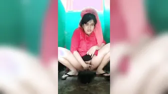 Desi GF Rubbing Her Pussy Alone In Bathroom Secretly