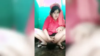 Desi GF Rubbing Her Pussy Alone In Bathroom Secretly
