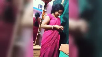 Sweet Housewife Spreading Her Pussy Wide On Private Video Call