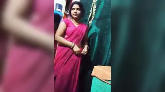 Sweet Housewife Spreading Her Pussy Wide On Private Video Call