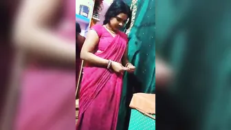 Sweet Housewife Spreading Her Pussy Wide On Private Video Call