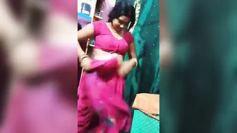 Sweet Housewife Spreading Her Pussy Wide On Private Video Call