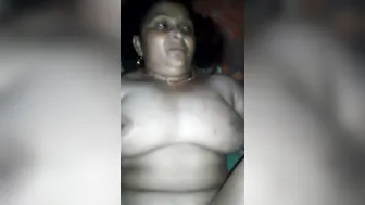 Plump Indian Milf Taking It Deep Moaning Loud In Homemade Clip