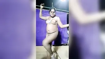 Young Girl Dancing Naked In Her Room Showing Everything Online