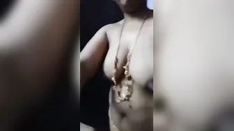 Busty Tamil Housewife Exposing Her Big Tits For Secret Lover