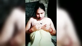 Busty Married Bhabhi Flashing Her Huge Melons Live On Webcam