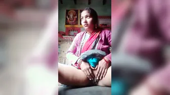Innocent Married Wife Spreading Her Pussy For Private Cam Show