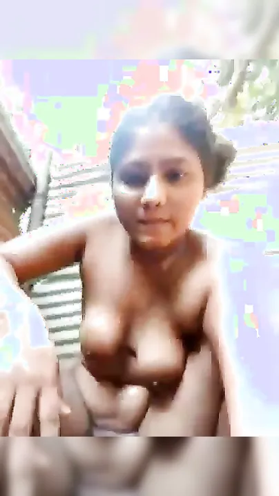 Village Girl Bathing Nude Outdoors Caught On Camera Selfie Mms