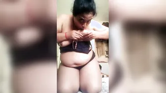 Mature Aunty Squeezing And Sucking Her Big Tits Alone