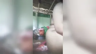 Married Babe Fingering Herself While Milking Her Heavy Boobs