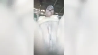 Married Babe Fingering Herself While Milking Her Heavy Boobs