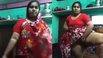 Curvy Married Slut From The Village Exposing Her Fat Pussy