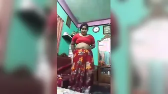 Curvy Married Slut From The Village Exposing Her Fat Pussy