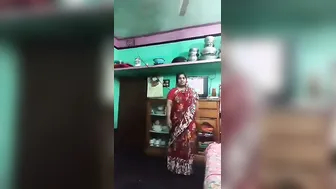 Curvy Married Slut From The Village Exposing Her Fat Pussy