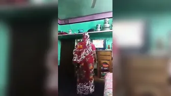 Curvy Married Slut From The Village Exposing Her Fat Pussy