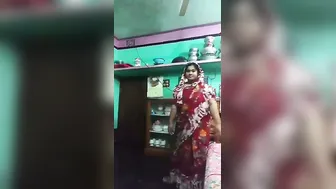 Curvy Married Slut From The Village Exposing Her Fat Pussy