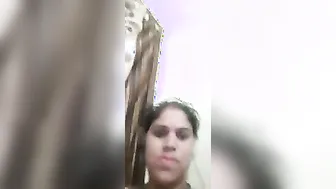 Naughty Bhabhi Flashing Her Big Boobs To Tease Viewer