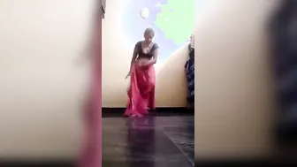 Unsatisfied Wife Fucking Herself With Veggie In Kitchen