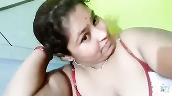 Thick Bhabhi Spreading Her Legs And Fingering Her Shaved Pussy