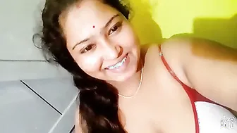 Thick Bhabhi Spreading Her Legs And Fingering Her Shaved Pussy