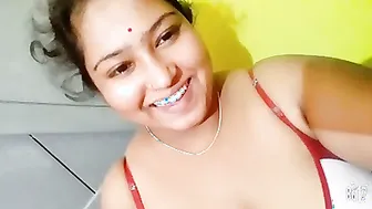 Thick Bhabhi Spreading Her Legs And Fingering Her Shaved Pussy