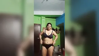 Mature Bhabhi Posing Completely Naked On Camera In Her Bedroom