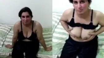 Pakistani Wife Flashing Her Huge Boobs In Bedroom Mirror
