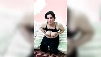 Pakistani Wife Flashing Her Huge Boobs In Bedroom Mirror