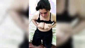 Pakistani Wife Flashing Her Huge Boobs In Bedroom Mirror
