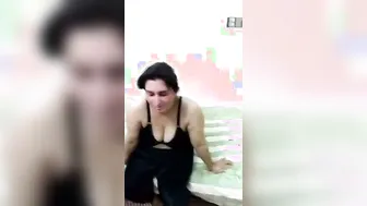 Pakistani Wife Flashing Her Huge Boobs In Bedroom Mirror