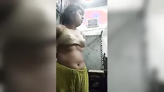 Horny Girl From Karachi Exposing Her Big Natural Tits Online