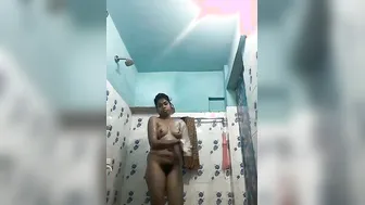 College Babe Showing Off Naked Body During Bath Time On Camera