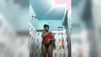 College Babe Showing Off Naked Body During Bath Time On Camera
