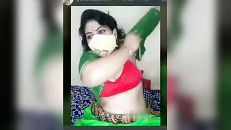 Married Housewife Stripping Naked Showing Her Wet Pussy On Cam