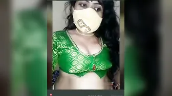 Married Housewife Stripping Naked Showing Her Wet Pussy On Cam