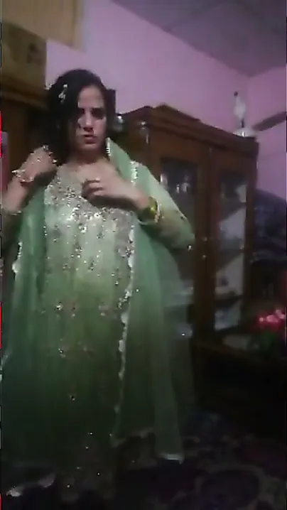 Pakistani Wife Getting Pounded In Homemade Sex Tape With Him