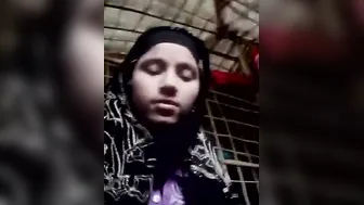 Married Housewife Showing Her Wet Pussy Naked On Camera