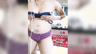 Sweet Housewife Streaming Live Showing Off Her Indian Curves