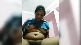 Horny GF Playing With Herself On Webcam Fingering Wet