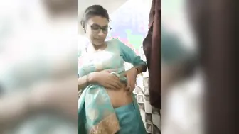 Tall GF Spreading Wide Showing Her Pussy On Video Call