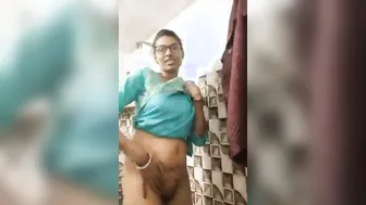 Tall GF Spreading Wide Showing Her Pussy On Video Call